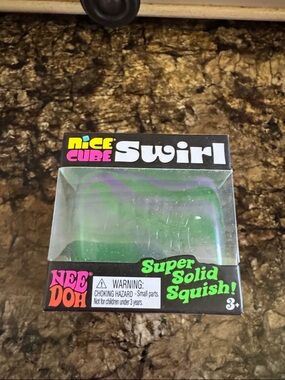NWT Nice CUBE Swirl Needoh Blue and Green